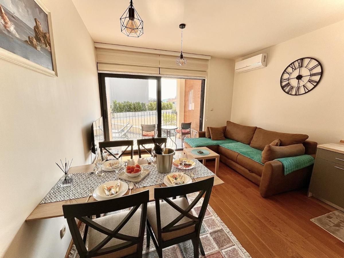 Fides Stylish Apartments Tivat With Pool Exteriör bild