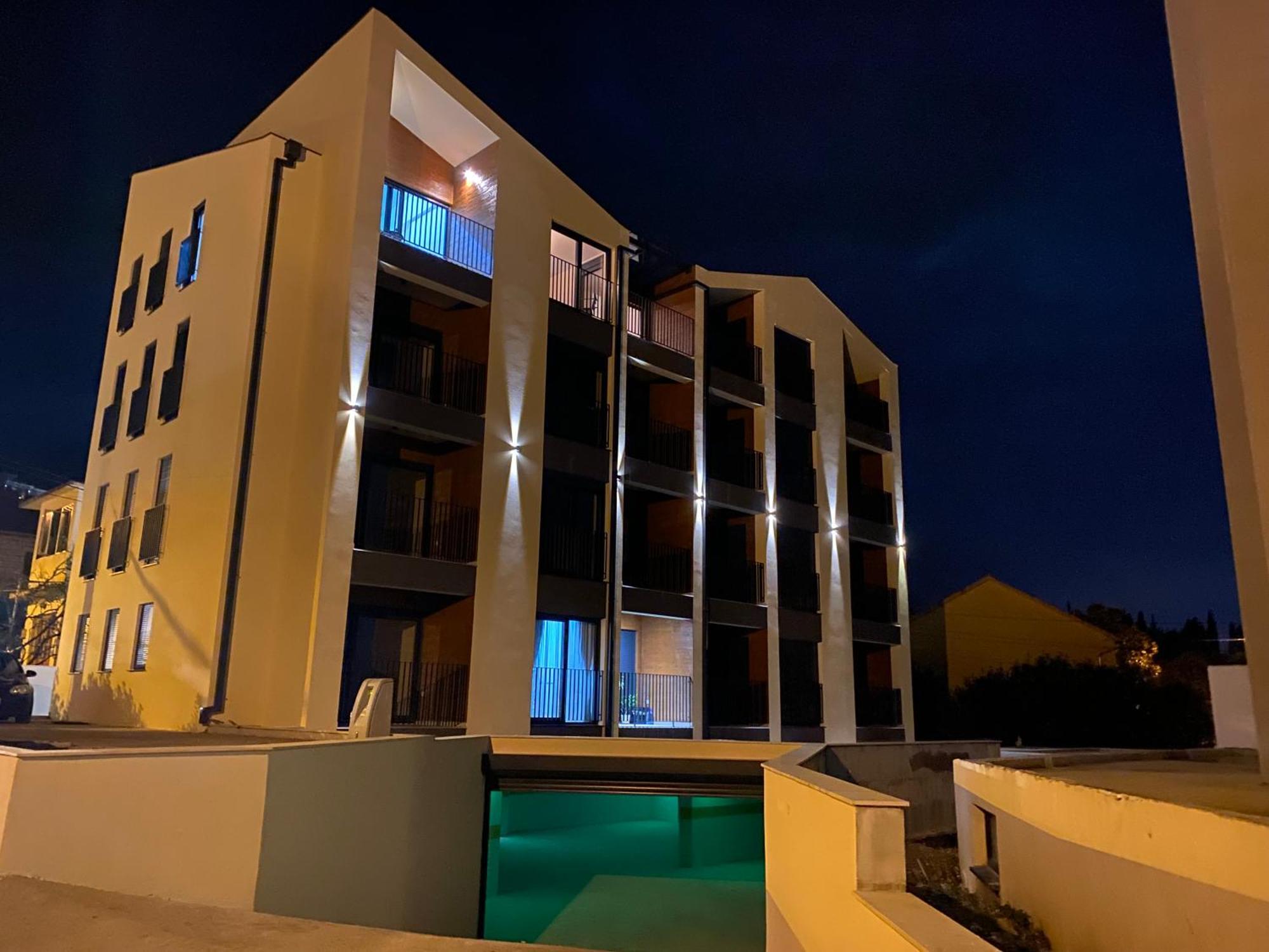 Fides Stylish Apartments Tivat With Pool Exteriör bild